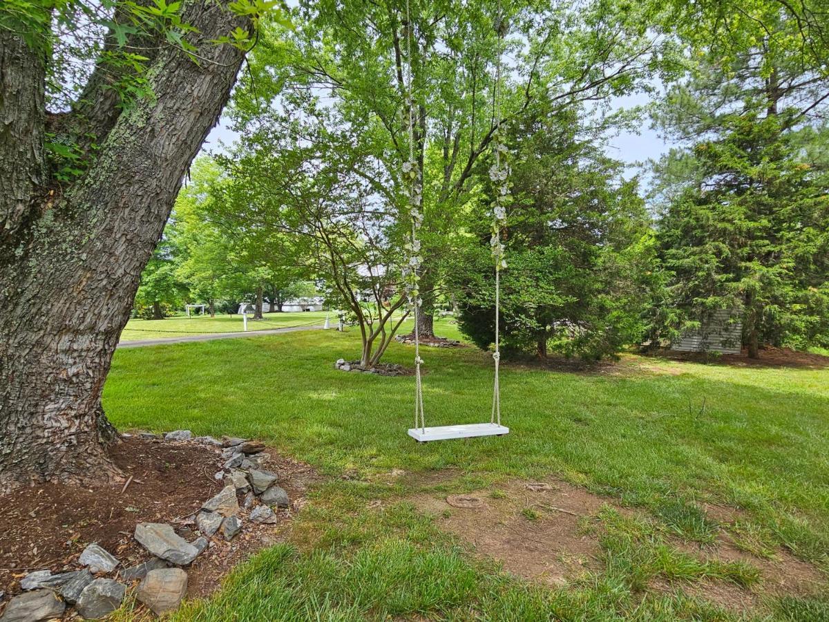 Bed and Breakfast Winridge Manor Madison Heights Экстерьер фото