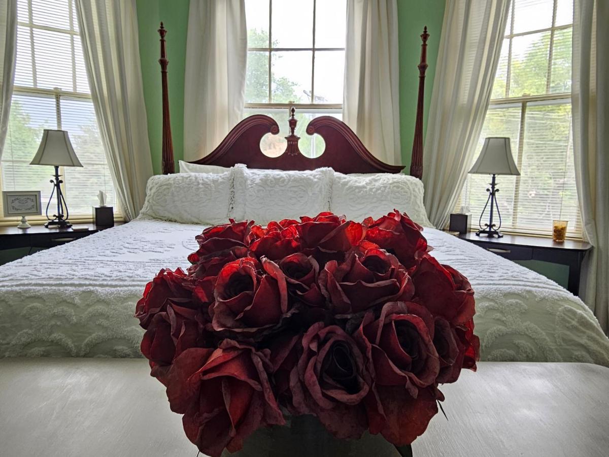 Bed and Breakfast Winridge Manor Madison Heights Экстерьер фото