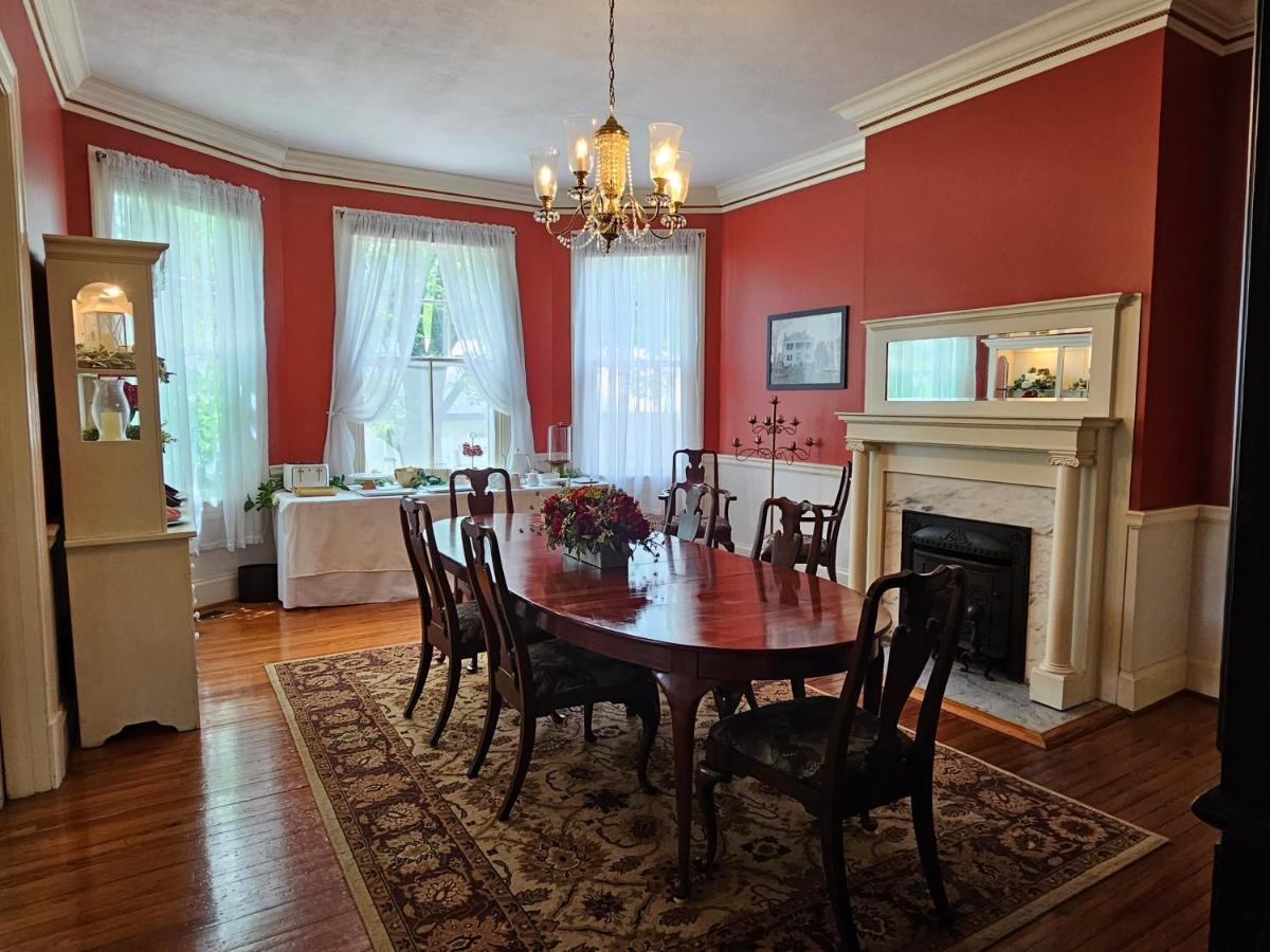 Bed and Breakfast Winridge Manor Madison Heights Экстерьер фото
